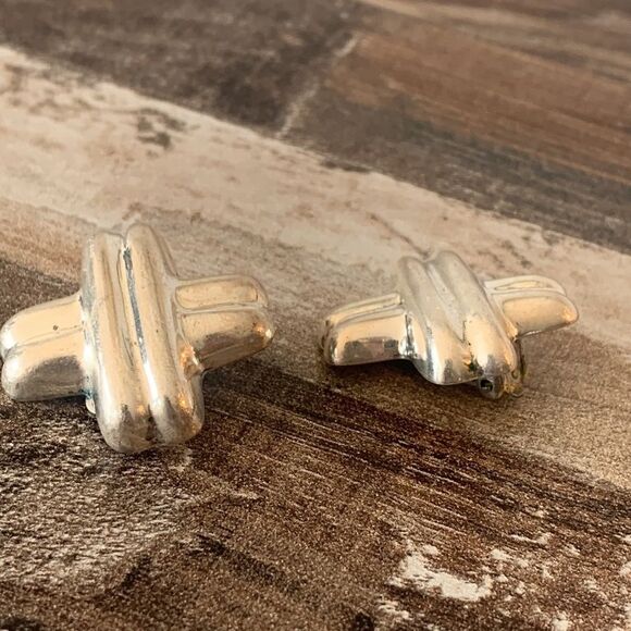 Vintage Barra Signed Clip On Earnings Sterling Silver X’s Crosses Kisses Bold - Picture 4 of 14